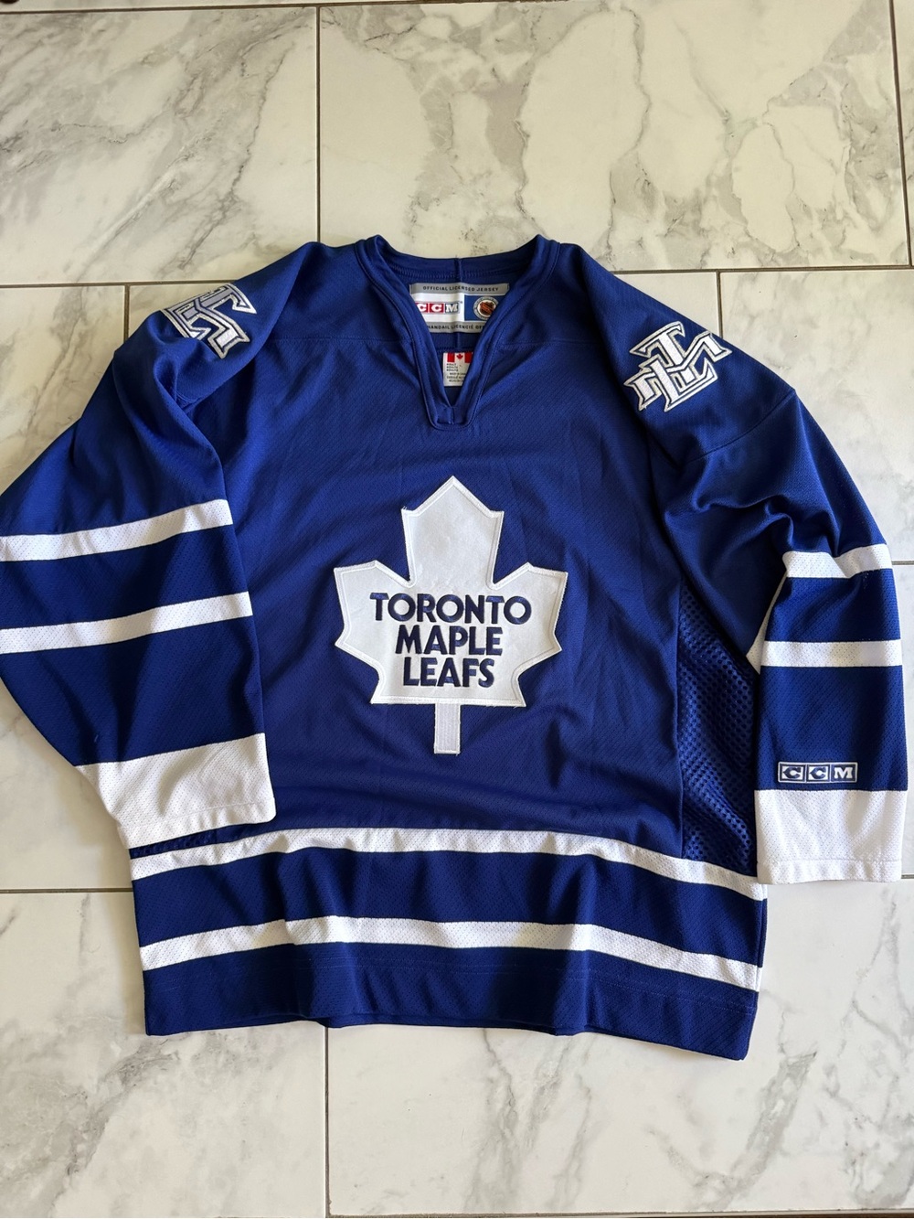 Vintage Toronto Maple Leafs 90’s CCM Blue NHL Hockey Jersey Size Large Original